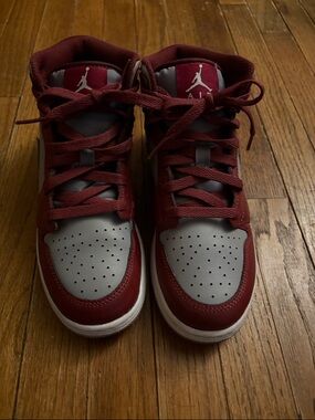 AirJordan 1 mid Kids Sneakers in Maroon and Gray